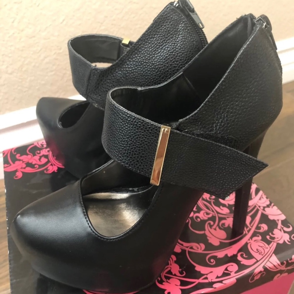 Woman’s shoes
